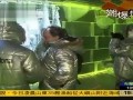 西班牙有间冰酒吧 桌凳均由冰做成