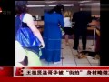 王祖贤温哥华被“街拍” 身材略微发福